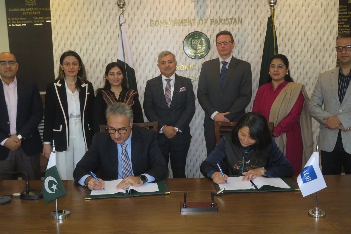 dr kazim niaz secretary of the ministry of economic affairs and emma fan country director pakistan resident mission adb signed the loan agreement photo pid