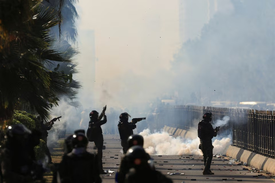 security force personnel fire tear gas shells to prevent an anti government rally by supporters of imran khan s party pakistan tehreek e insaf pti in islamabad on november 26 2024 photo reuters