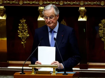 french govt loses confidence vote deepening political crisis