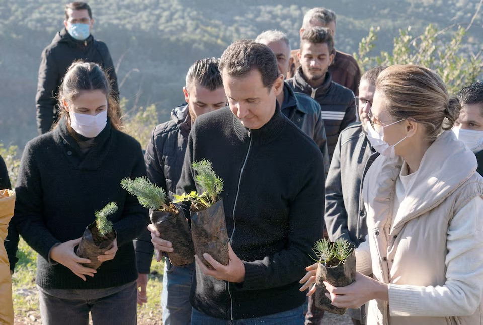 syria s president bashar al assad and his wife asma plant trees in city of draykish near tartous syria december 30 2020 picture taken december 30 2020 photo reuters