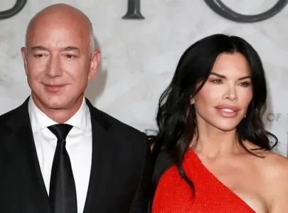 jeff bezos calls rumours of wedding with lauren s nchez costing 600m completely false