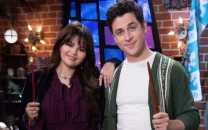 wizards beyond waverly place first look at the reunion of selena gomez and david henrie wizards beyond waverly place first look at the reunion of selena gomez and david henrie
