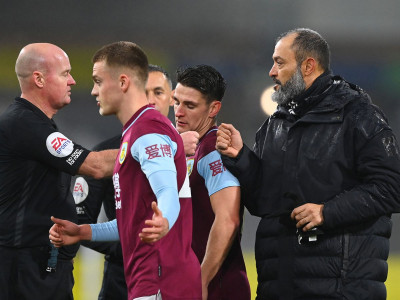 espirito santo slams referee after burnley defeat espirito santo slams referee after burnley defeat