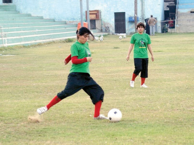 football karachi united beat iba girls football karachi united beat iba girls