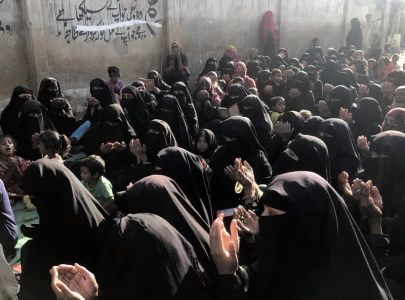 women children gather in karachi lynching site to pray for victims