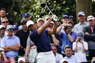 tiger mania builds as woods practices well at augusta