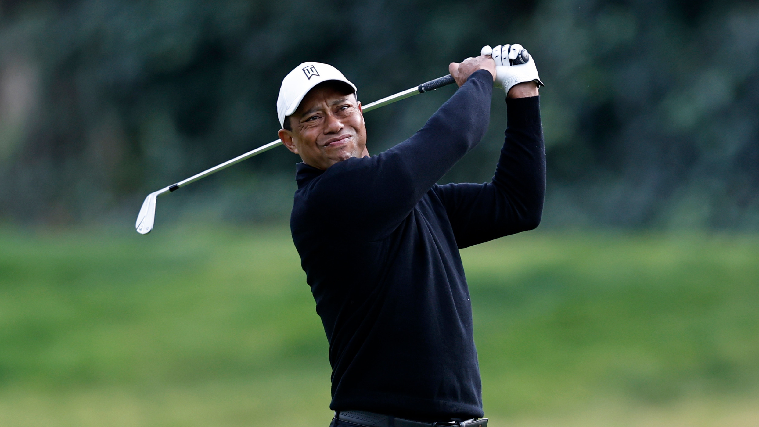 woods set to play weekend despite 74 at riviera