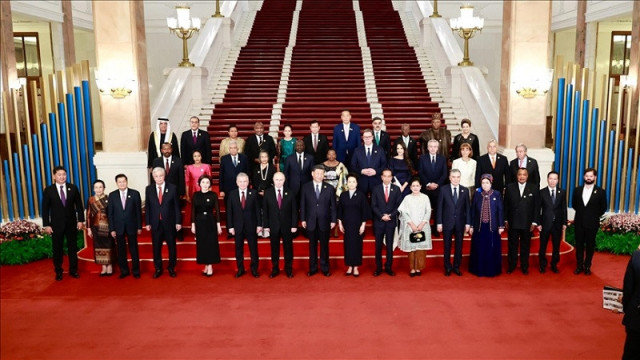 world leaders standing alongside chinese president xi and his wife peng liyuan photo anadolu agency world leaders standing alongside chinese president xi and his wife peng liyuan photo anadolu agency