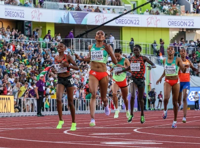 ethiopia s tsegay wins world 5000m gold