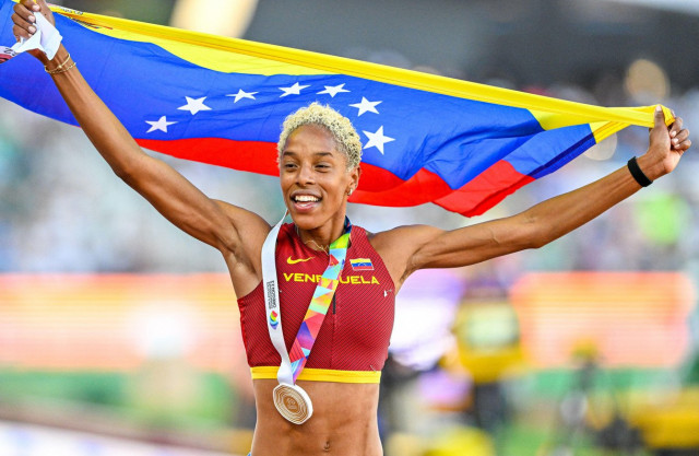 rojas leads familiar cast to world golds