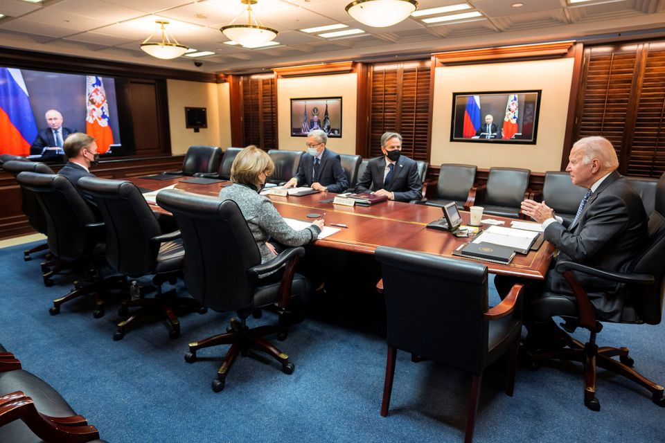 us president joe biden holds virtual talks with russia s president vladimir putin amid western fears that moscow plans to attack ukraine as secretary of state antony blinken listens with other officials during a secure video call from the situation room at the white house in washington us december 7 2021 photo reuters