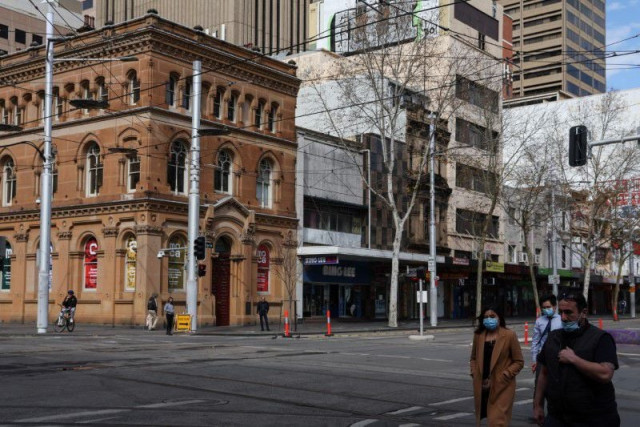pedestrians wearing protective face masks walk through the city centre during a lockdown to curb the spread of a coronavirus disease covid 19 outbreak in sydney australia august 9 2021 photo reuters pedestrians wearing protective face masks walk through the city centre during a lockdown to curb the spread of a coronavirus disease covid 19 outbreak in sydney australia august 9 2021 photo reuters