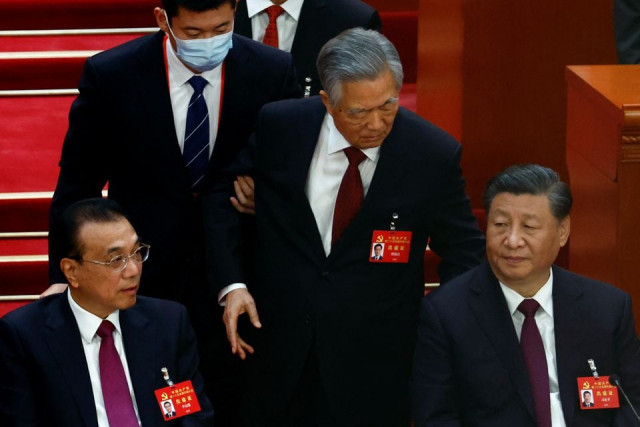former chinese president hu jintao leaves his seat next to chinese president xi jinping and premier li keqiang during the closing ceremony of the 20th national congress of the communist party of china at the great hall of the people in beijing china october 22 2022 photo reuters former chinese president hu jintao leaves his seat next to chinese president xi jinping and premier li keqiang during the closing ceremony of the 20th national congress of the communist party of china at the great hall of the people in beijing china october 22 2022 photo reuters