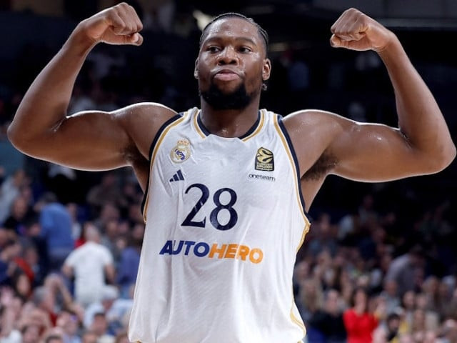 yabusele s dunk over lebron at paris 2024 sparks global reaction yabusele s dunk over lebron at paris 2024 sparks global reaction