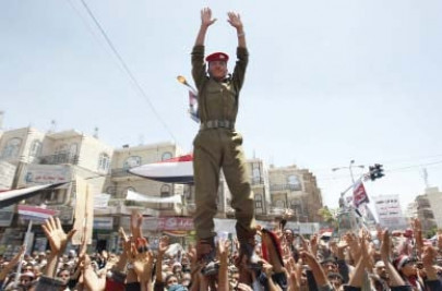 yemenis eye transition as rival army units clash yemenis eye transition as rival army units clash