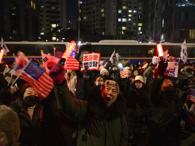 yoon supporters storm s korea court yoon supporters storm s korea court