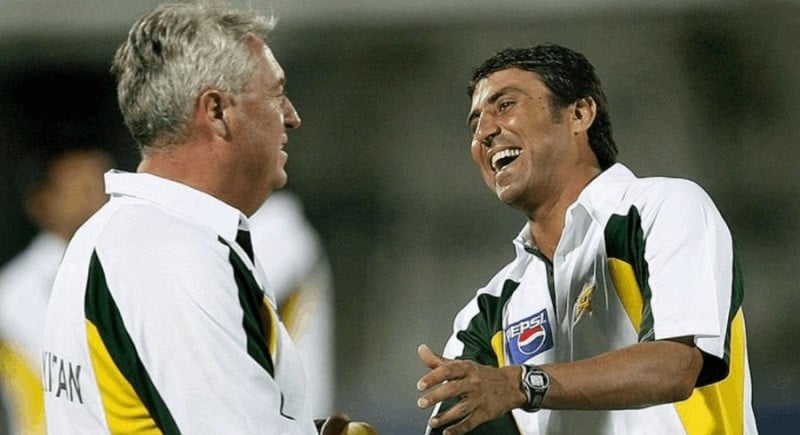 former pakistan captain younis khan and bob woolmer the late head coach of the pakistan national cricket team photo afp