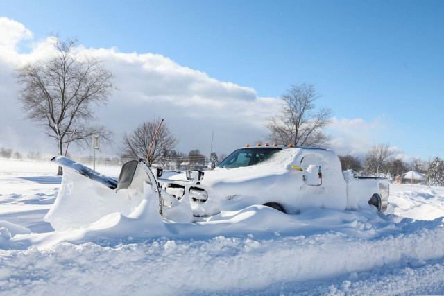 a snow plow is left stranded on the road following a winter storm that hit the buffalo region on main st in amherst new york u s december 25 2022 reuters brendan mcdermid a snow plow is left stranded on the road following a winter storm that hit the buffalo region on main st in amherst new york u s december 25 2022 reuters brendan mcdermid
