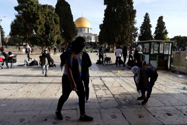 palestinian protestors walk around during clashes with israeli security forces at the compound that houses al aqsa mosque known to muslims as noble sanctuary and to jews as temple mount in jerusalem s old city april 22 2022 photo reuters palestinian protestors walk around during clashes with israeli security forces at the compound that houses al aqsa mosque known to muslims as noble sanctuary and to jews as temple mount in jerusalem s old city april 22 2022 photo reuters