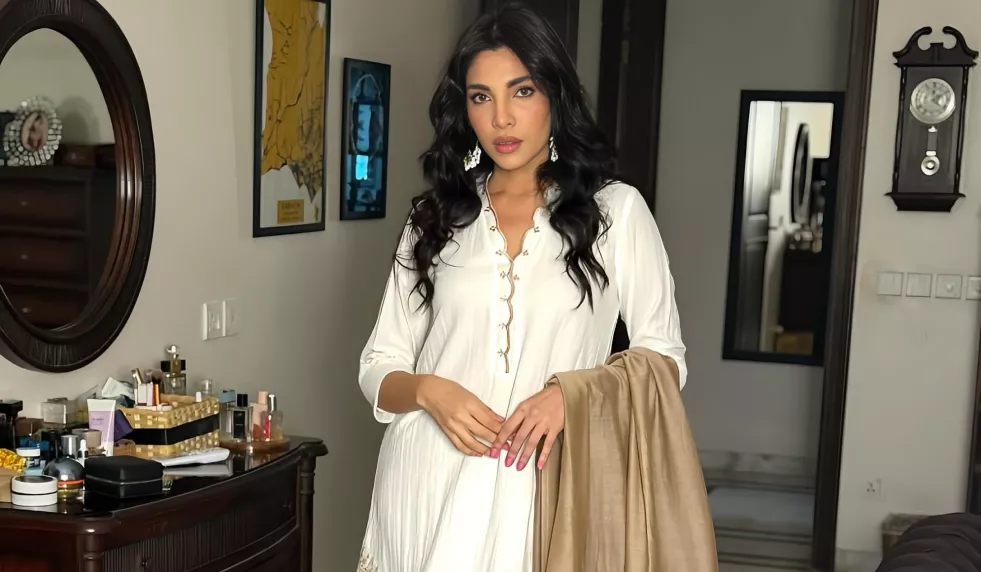 zhalay sarhadi recalls traumatising miscarriages speaks about experiencing body dysmorphia