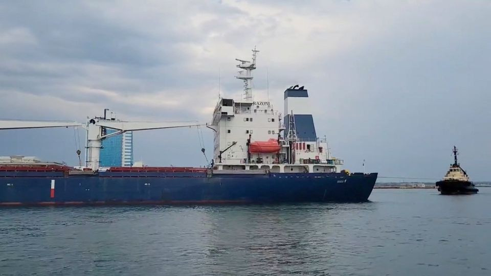 Photo of 'Glimmer of hope' as Ukraine grain ship leaves Odesa