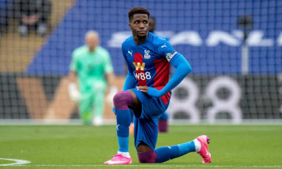 zaha to stop taking knee before premier league games