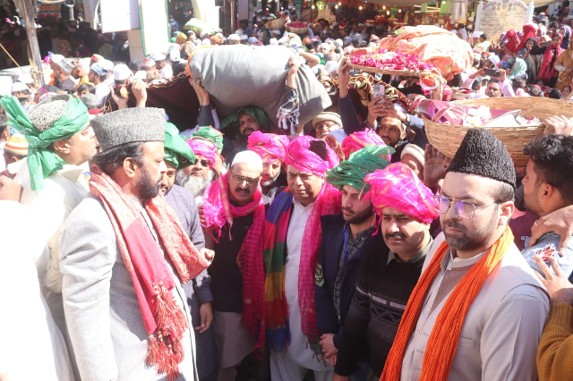 a delegation of pakistani zaireen pilgrims attended the 811th annual urs celebrations of hazrat khawaja syed moinuddin hasan chishti ra in ajmer sharif india photo twitter pakinindia
