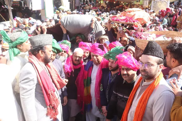 pakistani pilgrims attend khawaja moinuddin chishti s urs in india pakistani pilgrims attend khawaja moinuddin chishti s urs in india
