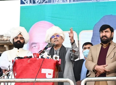zardari vows to serve chakwal at jiyalas gathering zardari vows to serve chakwal at jiyalas gathering