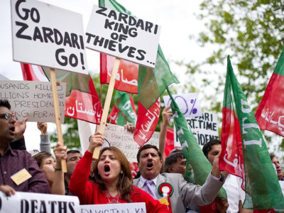 president zardari addresses rally protests outside hall