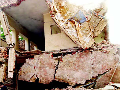 anti encroachment drive demolition squad reaches zeenat laboratory anti encroachment drive demolition squad reaches zeenat laboratory