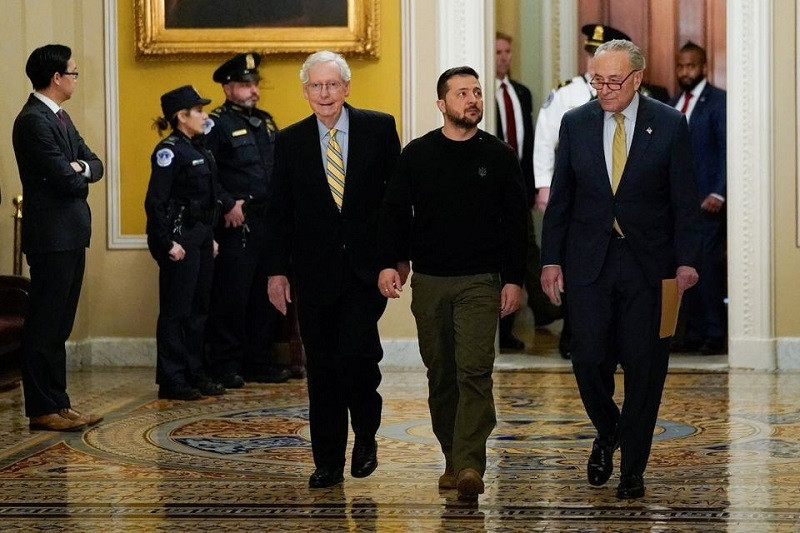 Ukrainian President Volodymyr Zelenskiy next to US Senate Majority Leader Chuck Schumer (D-NY) and US Senate Minority Leader Mitch McConnell (R-KY) as he arrives at the Capitol in Washington, US, December 12, 2023. PHOTO: REUTERS