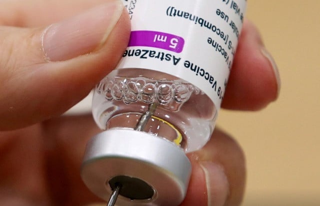 a medical worker prepares a dose of oxford astrazeneca s covid 19 vaccine at a vaccination centre in antwerp belgium march 18 2021 photo reuters