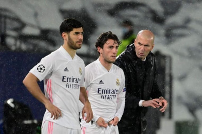 zidane glad real still alive after early chelsea onslaught