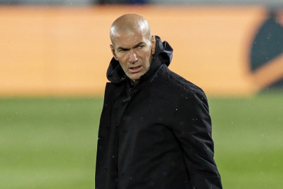 zidane bewildered by handball decision as real title hopes slip