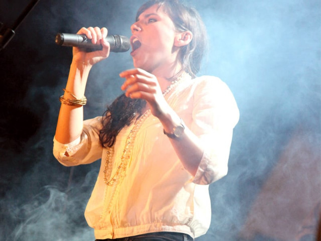 no riot grrrl is zoe viccaji just a caramel and fever voice on stage no riot grrrl is zoe viccaji just a caramel and fever voice on stage