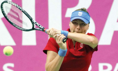 tennis zvonareva sends russia into final
