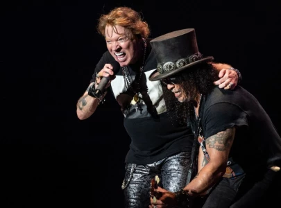 guns n roses frontman axl rose responds after onstage outburst in buenos aires amid technical issues