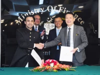 pakistan virtual assets regulatory authority chairman bilal bin saqib shakes hands with binance founder changpeng zhao as the government signs a memorandum of understanding with the crypto exchange binance photo x