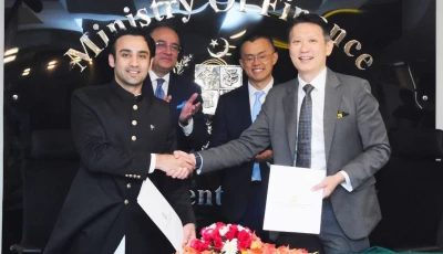 pakistan virtual assets regulatory authority chairman bilal bin saqib shakes hands with binance founder changpeng zhao as the government signs a memorandum of understanding with the crypto exchange binance photo x