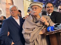 tehreek e tahaffuz e ain pakistan chief mahmood khan achakzai addresses a gathering at the lahore high court on friday jan 9 2026 photo x