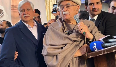 tehreek e tahaffuz e ain pakistan chief mahmood khan achakzai addresses a gathering at the lahore high court on friday jan 9 2026 photo x