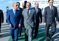 prime minister shehbaz sharif is being received by first deputy prime minister of azerbaijan yaqub abdulla oglu eyyubyev at haider aliyev international airport baku photo pid prime minister shehbaz sharif is being received by first deputy prime minister of azerbaijan yaqub abdulla oglu eyyubyev at haider aliyev international airport baku photo pid