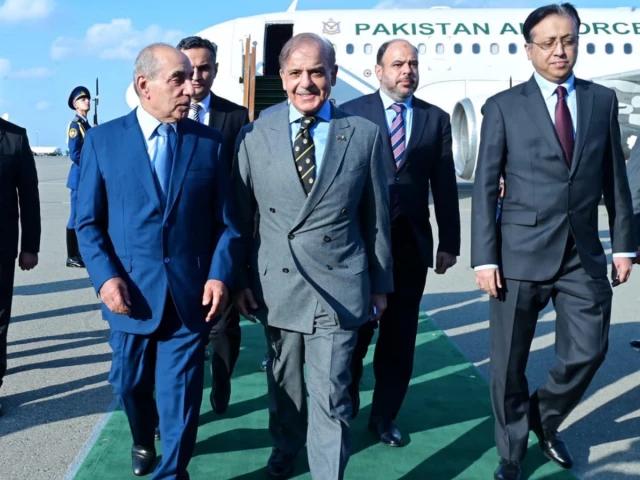 prime minister shehbaz sharif is being received by first deputy prime minister of azerbaijan yaqub abdulla oglu eyyubyev at haider aliyev international airport baku photo pid prime minister shehbaz sharif is being received by first deputy prime minister of azerbaijan yaqub abdulla oglu eyyubyev at haider aliyev international airport baku photo pid