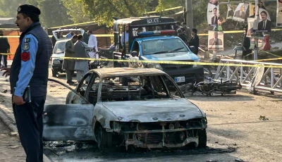 policemen examine damaged vehicles after a suicide blast outside the district court in islamabad on november 11 2025 photo afp