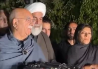 tehreek e tahaffuz e ain pakistan chief mehmood khan achakzai addresses a joint press conference alongside the party s deputy allama nasir abbas jafri and pti founder imran khan s sister aleema khan in islamabad on wednesday nov 19 2025 screengrab