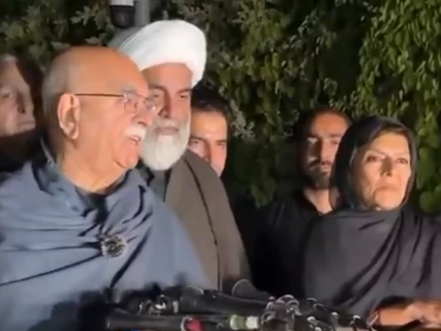 tehreek e tahaffuz e ain pakistan chief mehmood khan achakzai addresses a joint press conference alongside the party s deputy allama nasir abbas jafri and pti founder imran khan s sister aleema khan in islamabad on wednesday nov 19 2025 screengrab tehreek e tahaffuz e ain pakistan chief mehmood khan achakzai addresses a joint press conference alongside the party s deputy allama nasir abbas jafri and pti founder imran khan s sister aleema khan in islamabad on wednesday nov 19 2025 screengrab