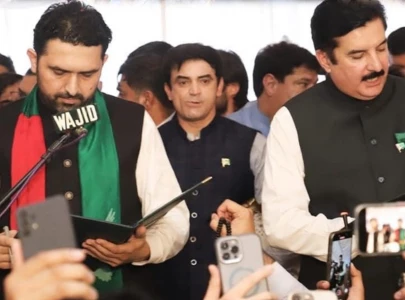 cheers and chants as sohail afridi takes k p helm cheers and chants as sohail afridi takes k p helm
