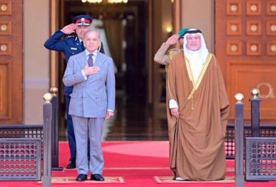 prime minister shehbaz sharif receives a guard of honour at al qudaibiya palace in manama on november 26 2025 photo app