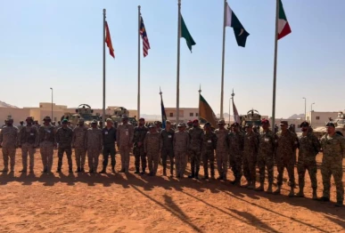 personnel from the pakistan army s special services group and saudi forces pose for a group photo as the joint military exercise al battar ii concludes in tabuk photo ispr